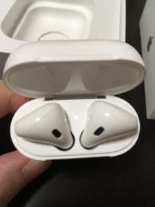 AirPods 蓋を開けたところ